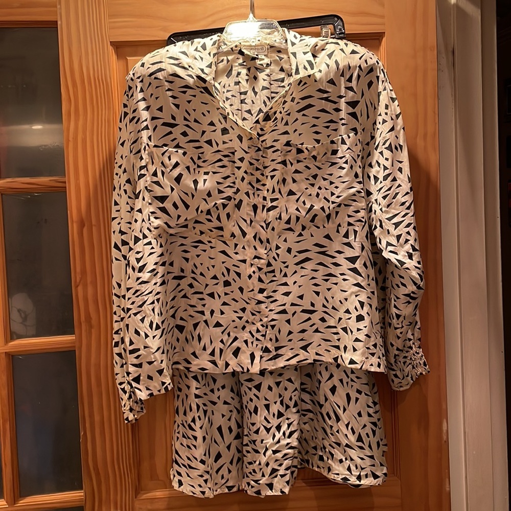 Woman’s Renzo Realli Silk Skirt and Blouse. Size 16